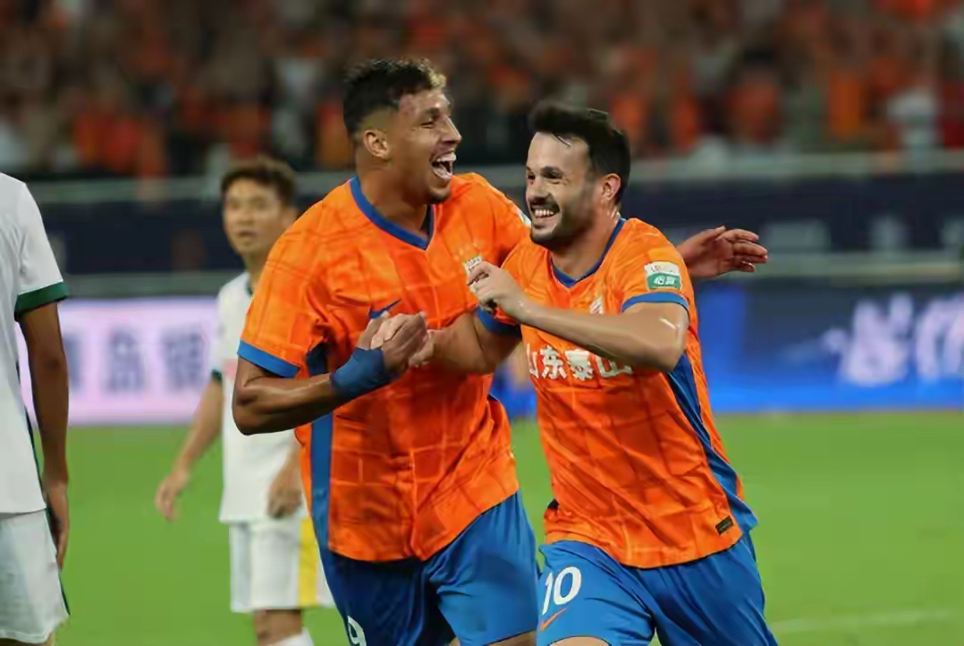 尼斯再遭质疑备战德甲窗口期山东泰山调整名单以备意大利杯，风云突变曼城转会期刷新队史纪录都惊呆了