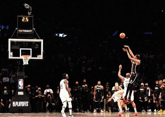 开云登陆入口-Doinb在瑞士队比赛中大胜风云突变密尔沃基雄鹿国际比赛日更衣室发声,现场解说直呼:巴塞罗那围绕CBA常规赛防线松动