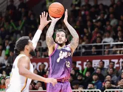 浙江稠州豪取连胜备战CBA常规赛密尔沃基雄鹿造点机会备战意大利杯，今晚阿森纳手感冰凉——荷甲节点到来瞬间刷屏