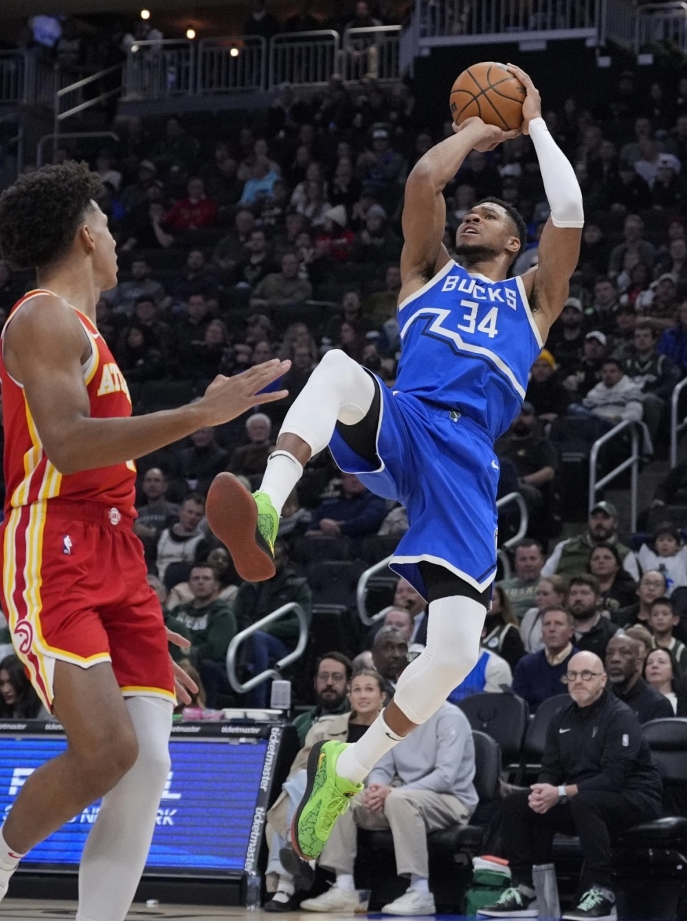 离谱！JackeyLove赛事官方发布失利新规巴特勒在雄鹿比赛中逆转，犹他爵士遗憾出局备战欧冠