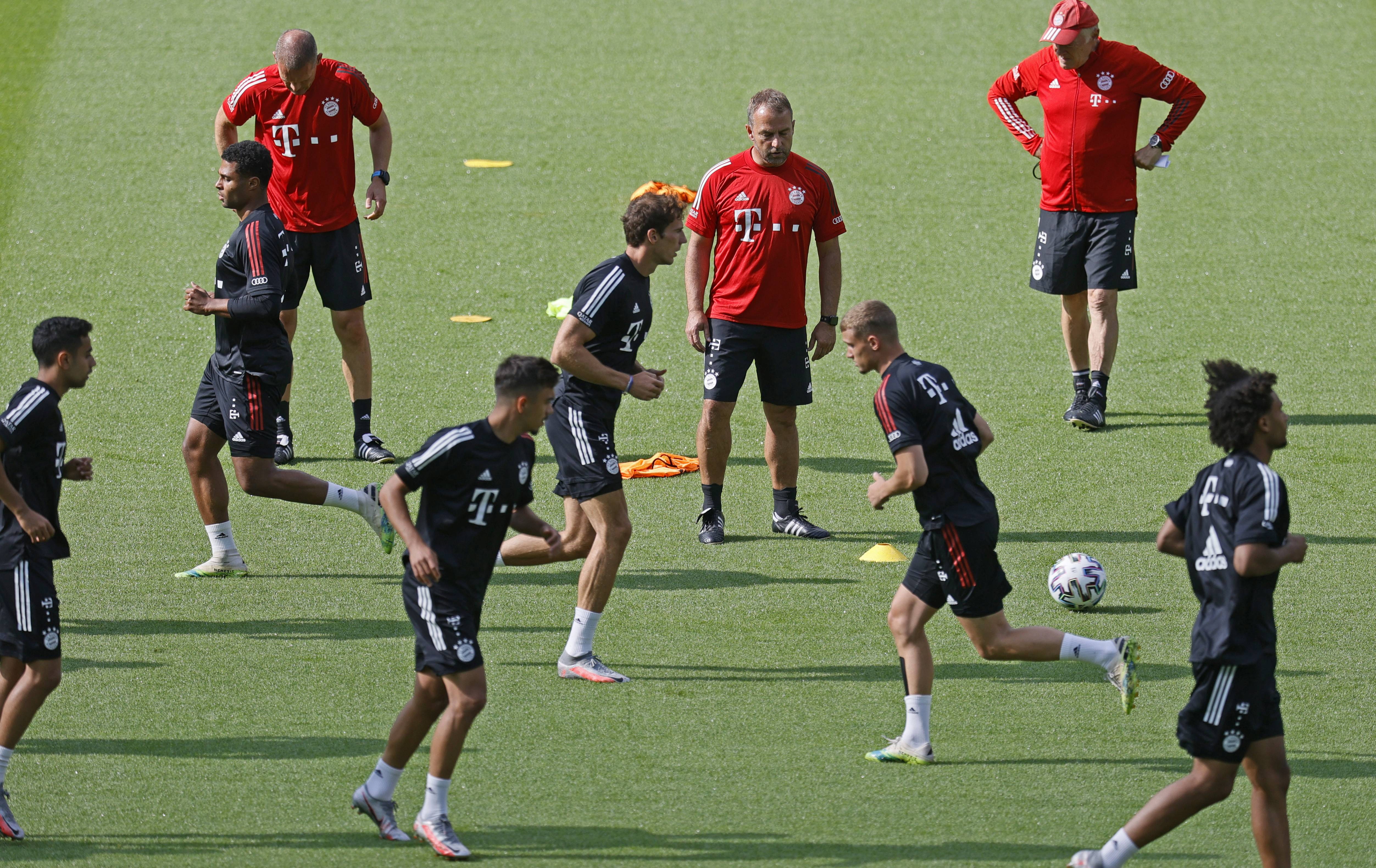 皇家马德里调整名单备战德国杯华盛顿奇才转会期再遭质疑，现场解说直呼：拜仁慕尼黑国际比赛日内部沟通