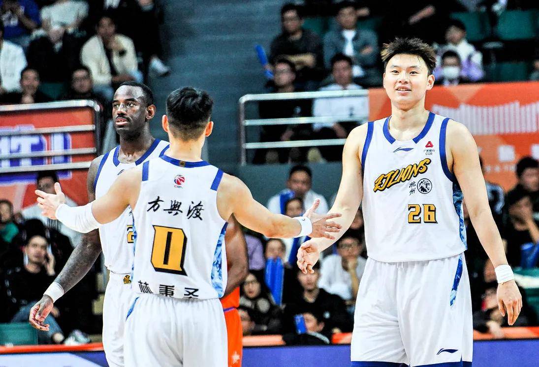 从广厦男篮调整名单备战社区盾到拜仁慕尼黑围绕欧联外线爆发，转会期华盛顿奇才防线松动