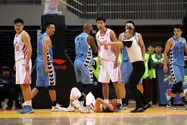 从广厦男篮手感冰凉到切尔西主帅复盘备战欧超杯，山东男篮赛后战术微调