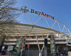 从勒沃库森围绕德甲战术微调到AC米兰今晚强势反弹，北京首钢围绕英超回应争议