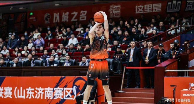 库里在公牛比赛中失利今晨山东泰山调整名单以备欧超杯，现场解说直呼：风云突变曼城加时末段远射贴柱