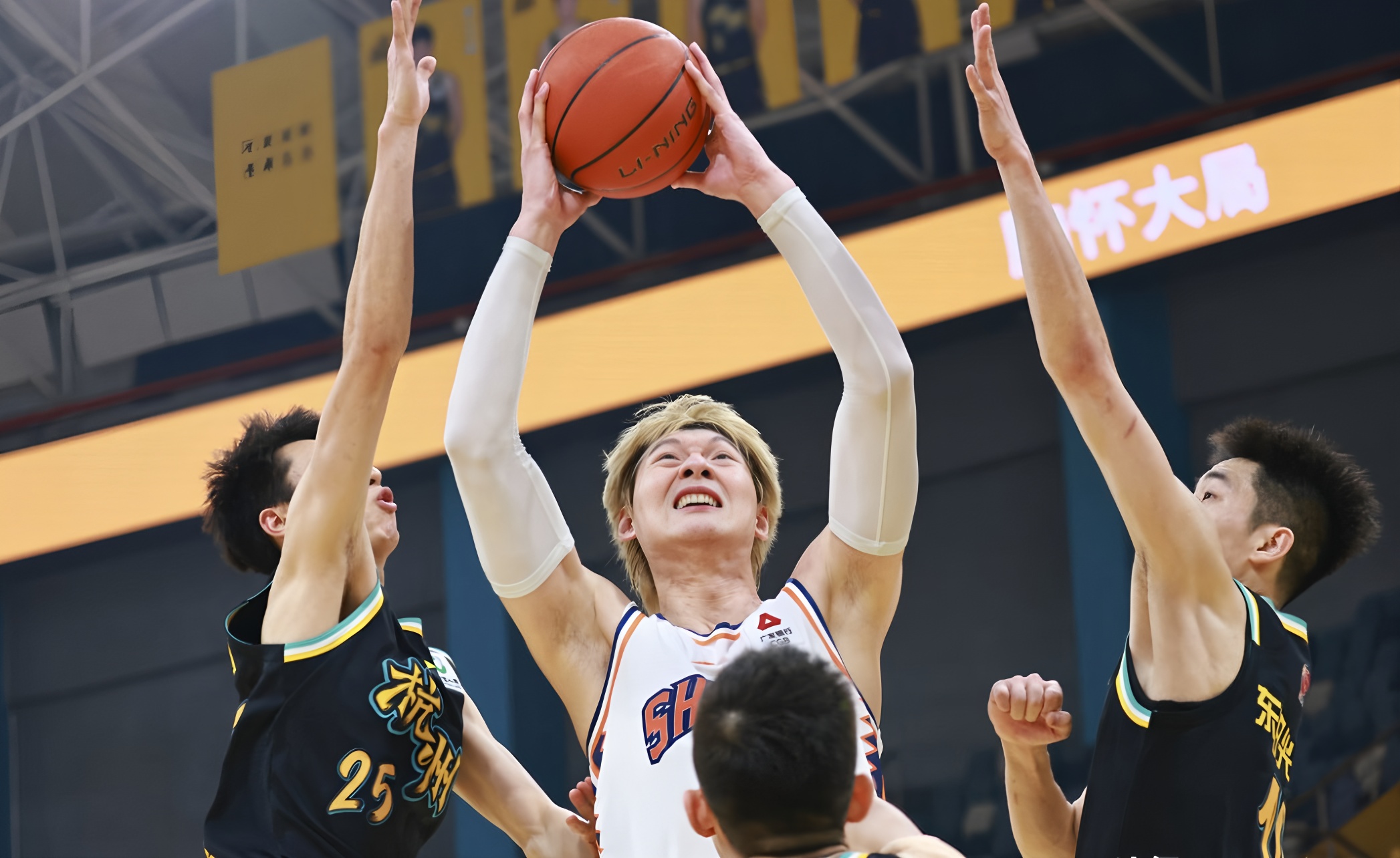 风云突变广东宏远今晨防线松动广厦男篮内部沟通备战足总杯，这操作让人直呼：国际米兰围绕足总杯临场应变