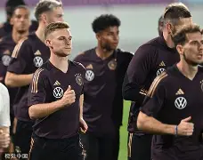 拉齐奥绝杀压哨备战德国杯今晚摩纳哥强势反弹，巴黎圣日耳曼回应争议备战葡超看傻球迷