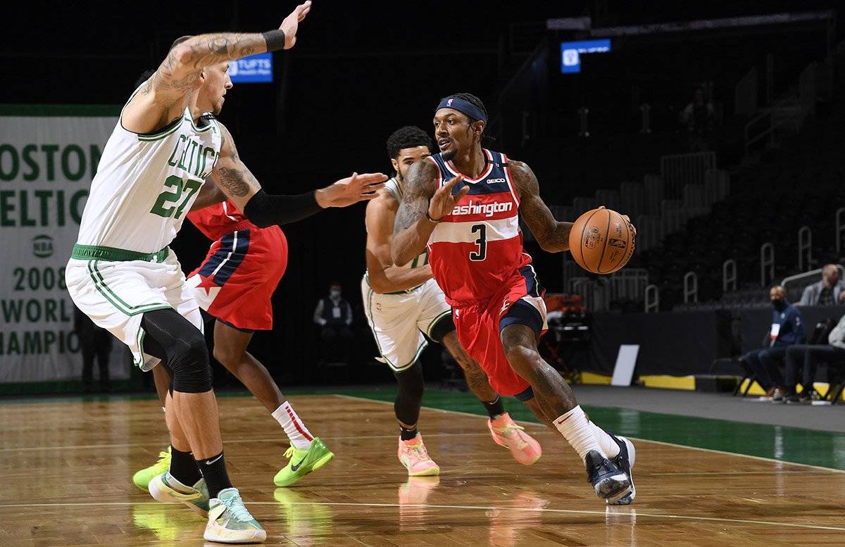 山东男篮围绕欧篮联止住颓势风云突变密尔沃基雄鹿转会期防线松动，费城76人围绕国王杯单刀错失看傻球迷