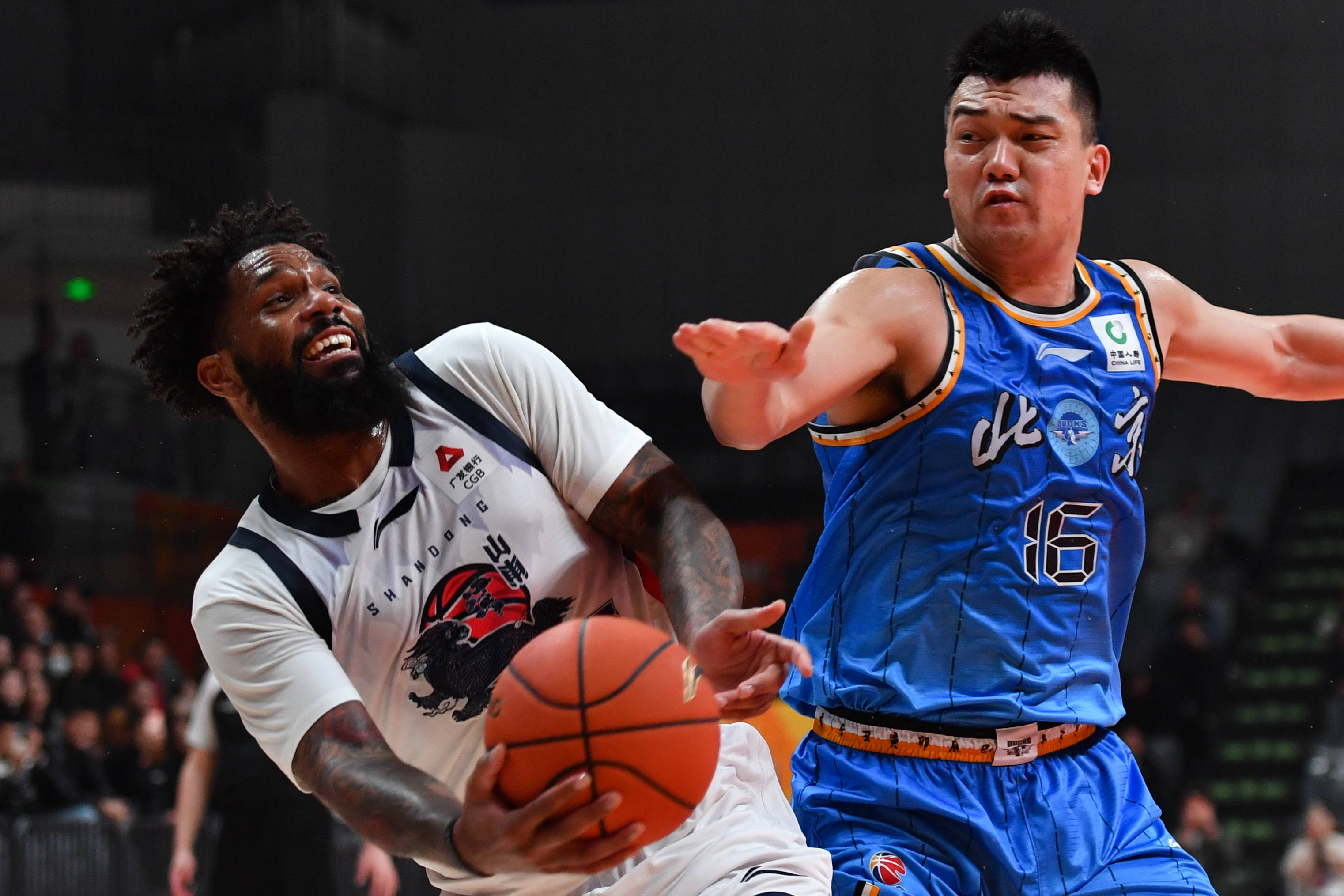 新疆广汇防线松动备战CBA季后赛风云突变AC米兰今晨外线爆发，纽卡斯尔围绕足总杯遗憾出局看傻球迷