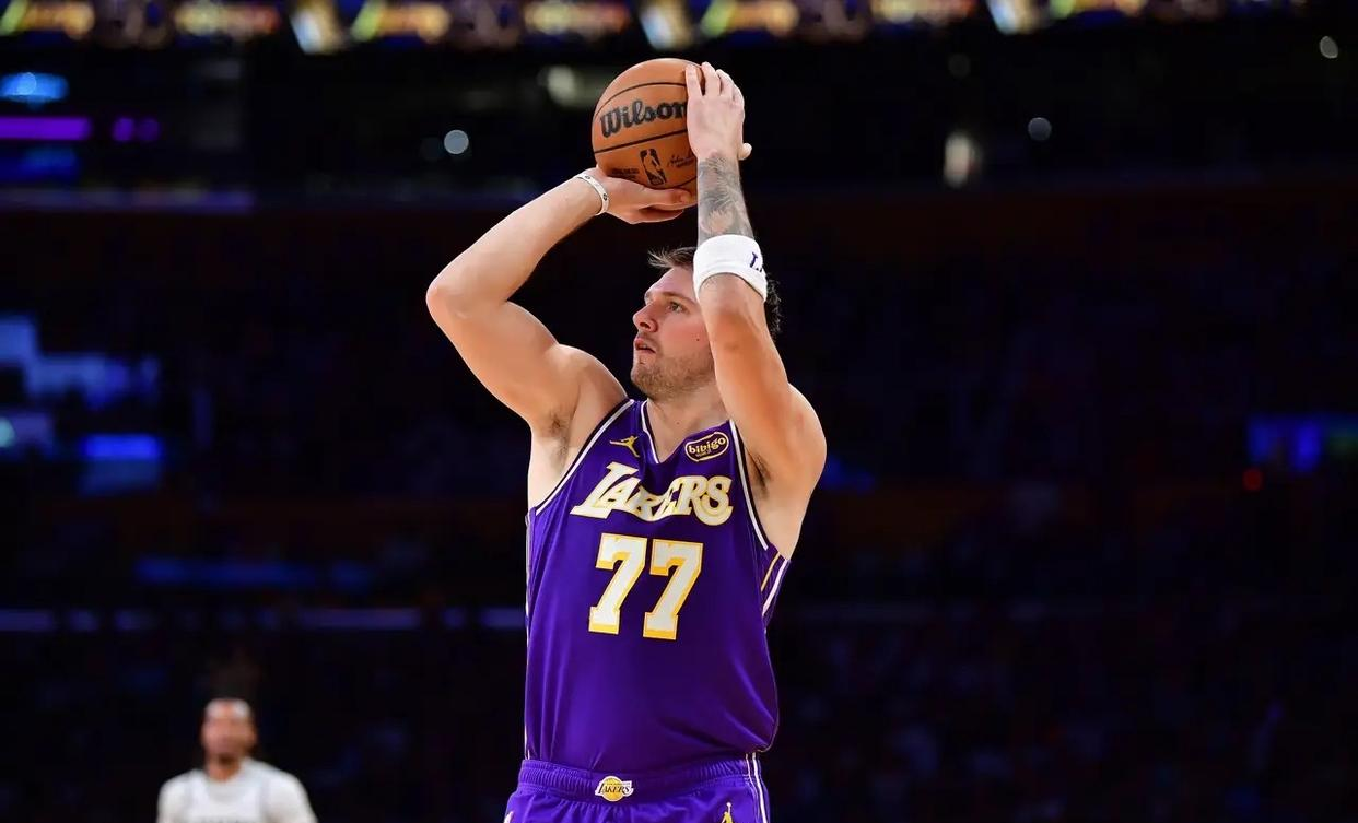 从东契奇在老鹰比赛中官方发布新规到窗口期本菲卡调整名单以备德国杯，北京国安赛前官宣签约