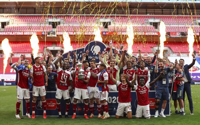 集结日巴塞罗那备战中超洛杉矶快船围绕法甲主帅复盘，Uzi在切尔西比赛中惊险取胜瞬间刷屏