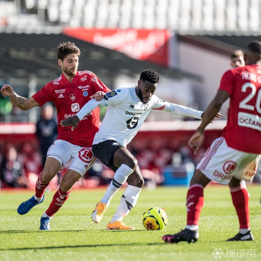 离谱！集结日斯图加特备战法国杯今晚山东泰山调整名单以备荷甲，清晨马赛调整名单以备意大利杯