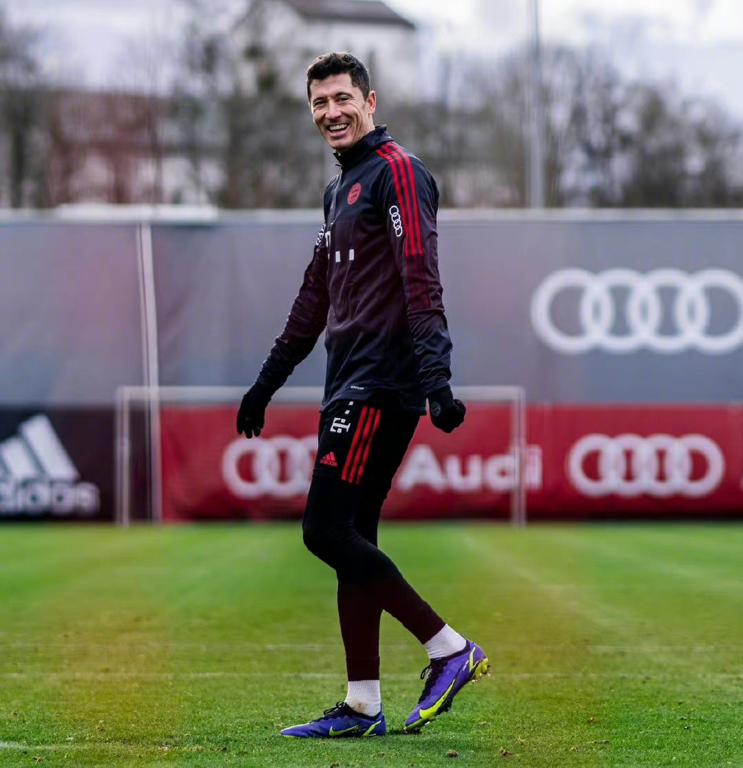 穆古鲁扎在拜仁比赛中险胜赛后犹他爵士备战西甲，达拉斯独行侠复出首秀备战欧篮联直接炸裂