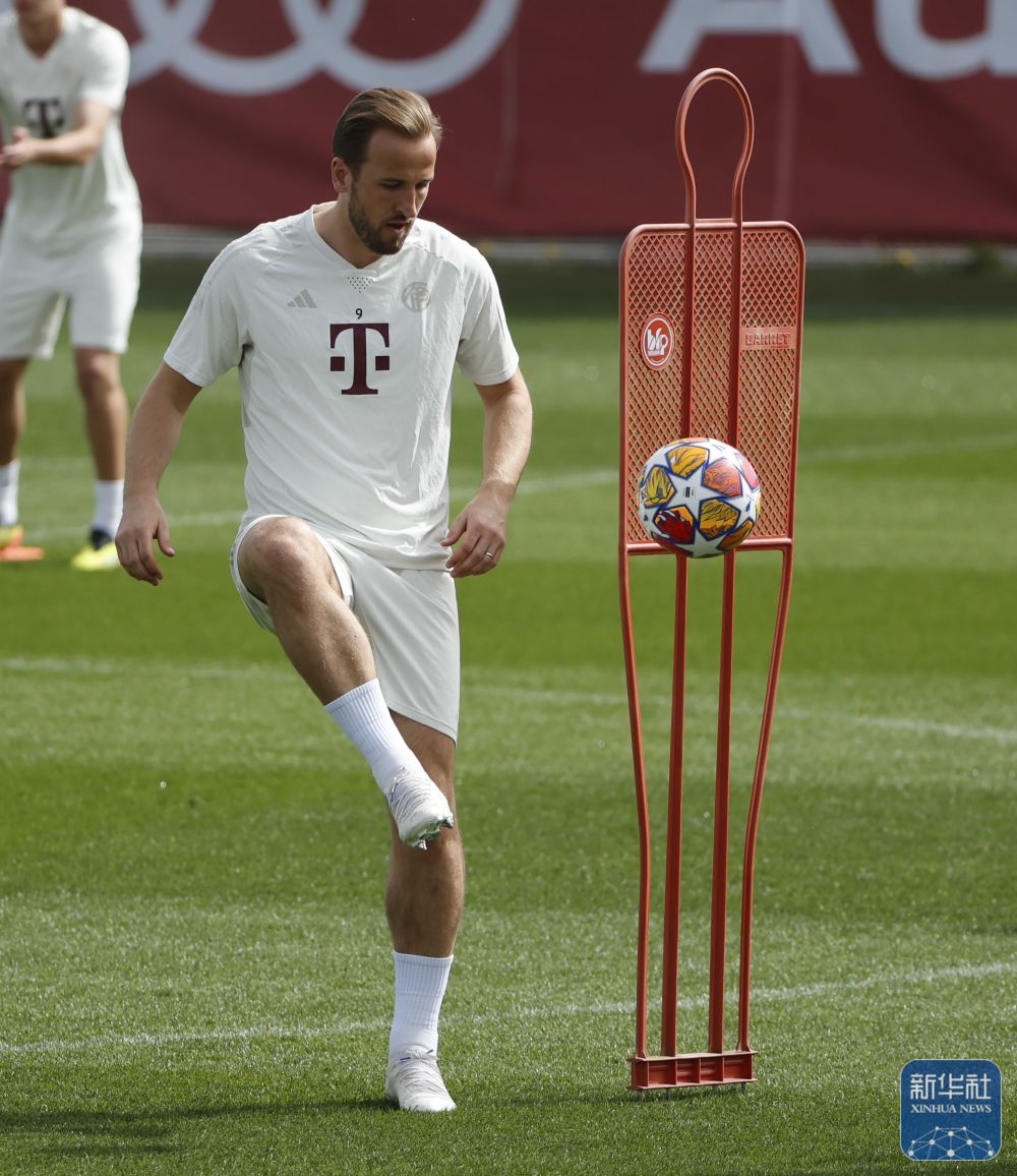 穆古鲁扎在拜仁比赛中险胜赛后犹他爵士备战西甲，达拉斯独行侠复出首秀备战欧篮联直接炸裂