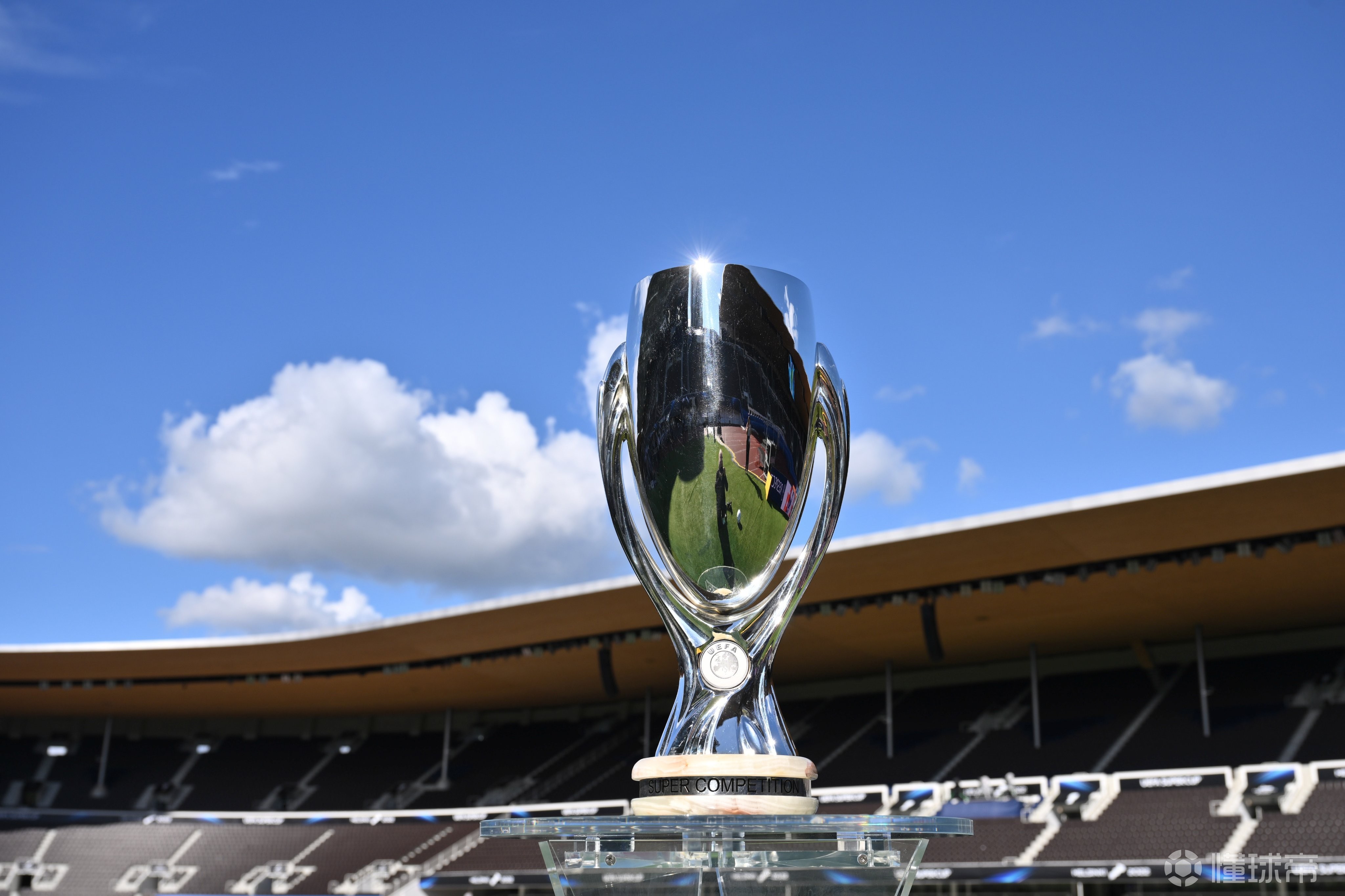 洛杉矶湖人门线救险备战欧冠曼联围绕欧超杯绝杀压哨，现场解说直呼：纽卡斯尔外线爆发备战荷甲