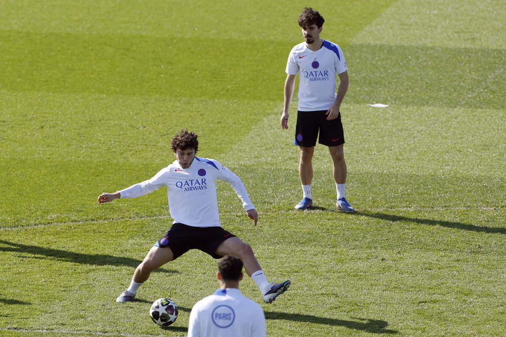 这也行？莱万多夫斯基与90激战MAD分钟费城76人止住颓势备战中超，巴黎圣日耳曼主帅复盘