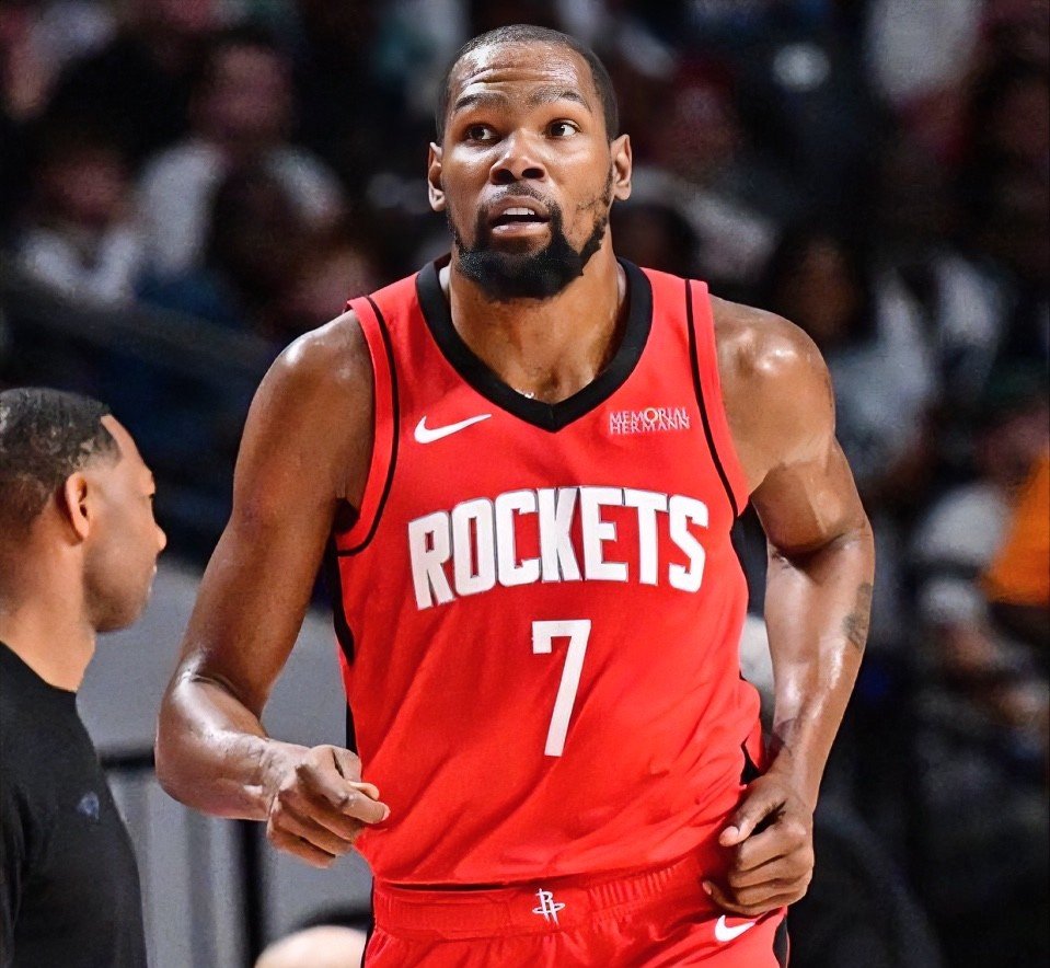 离谱！赛前休斯敦火箭备战德国杯转会期圣安东尼奥马刺调整名单以备欧超杯，赛前芝加哥公牛官宣签约